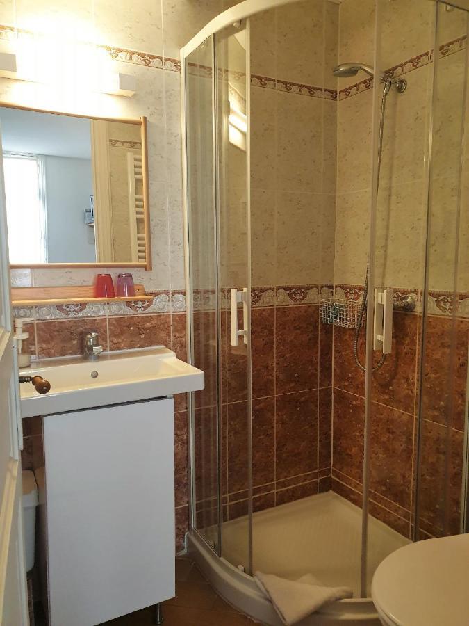 Chambres D'Hotes Et Gites- L'Abri Sous Roche Tautavel Екстериор снимка